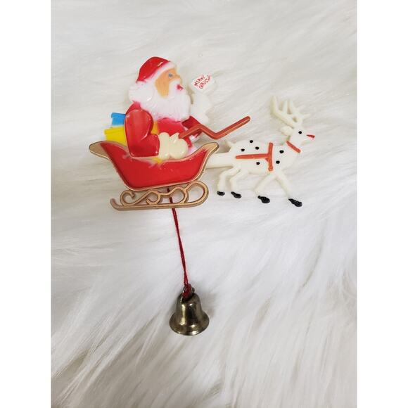 Vintage Santa Reindeer Pull Pin Movable Santa Plastic Jewelry Hong Kong Brooch‎ - Picture 6 of 6
